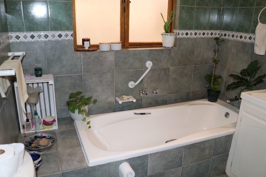 2 Bedroom Property for Sale in Die Wingerd Western Cape